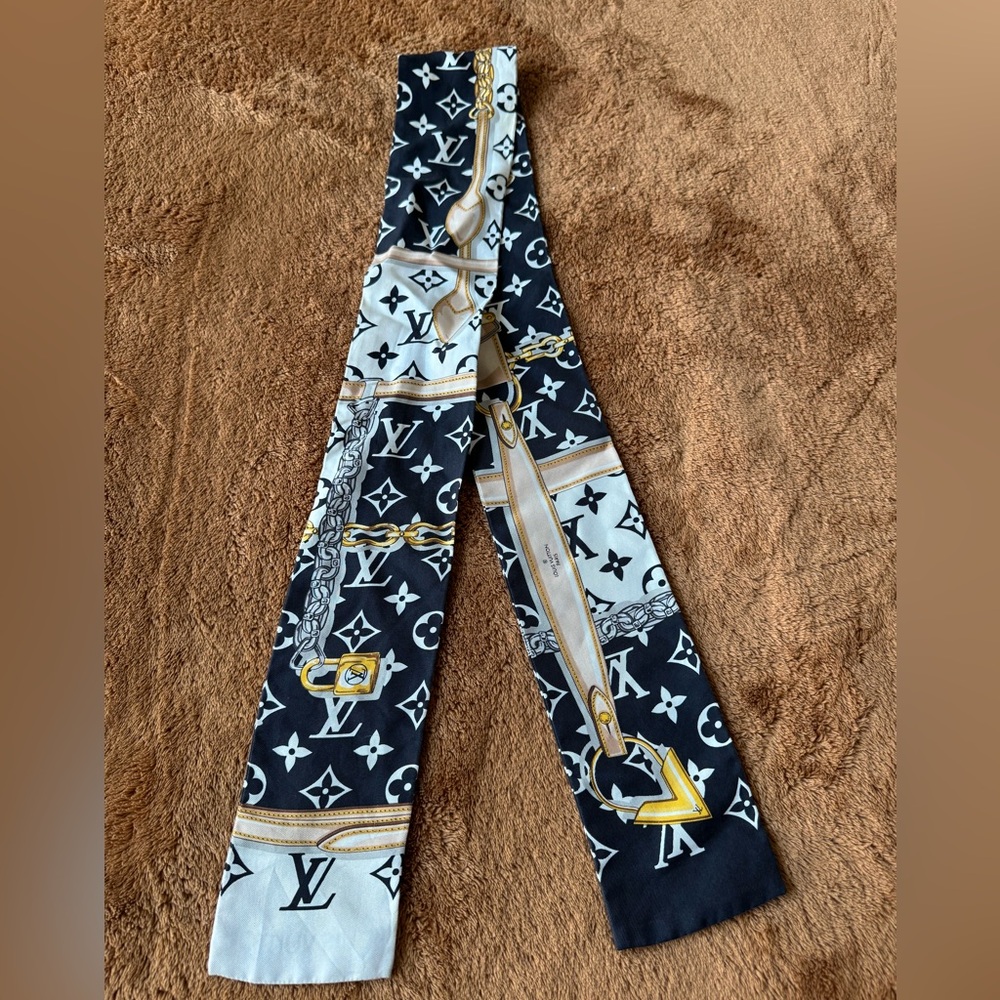 LIKE NEW AUTHENTIC LOUIS VUITTON - Picture 2 of 4